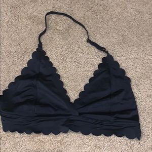 Cute bralette with scalloped detailing